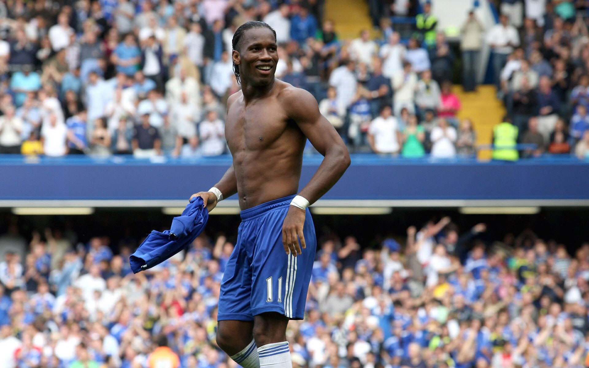 站立式综合格斗轻接触赛 保护性规则下仍拳脚生风